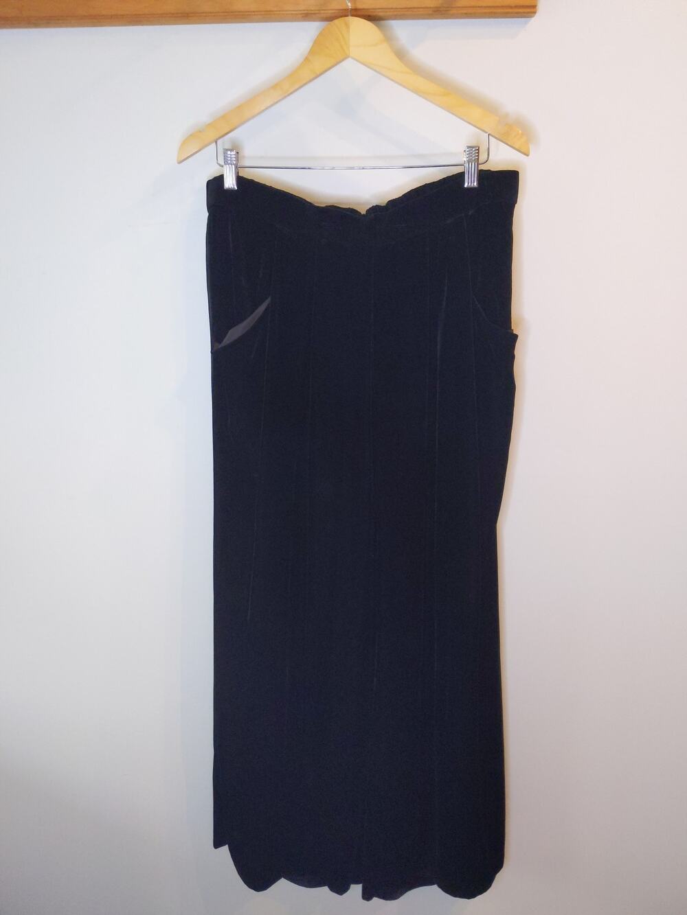 Eileen Fisher Black Silk Rayon Velvet-Feel Scalloped Waist Pull On Ankle Pants L